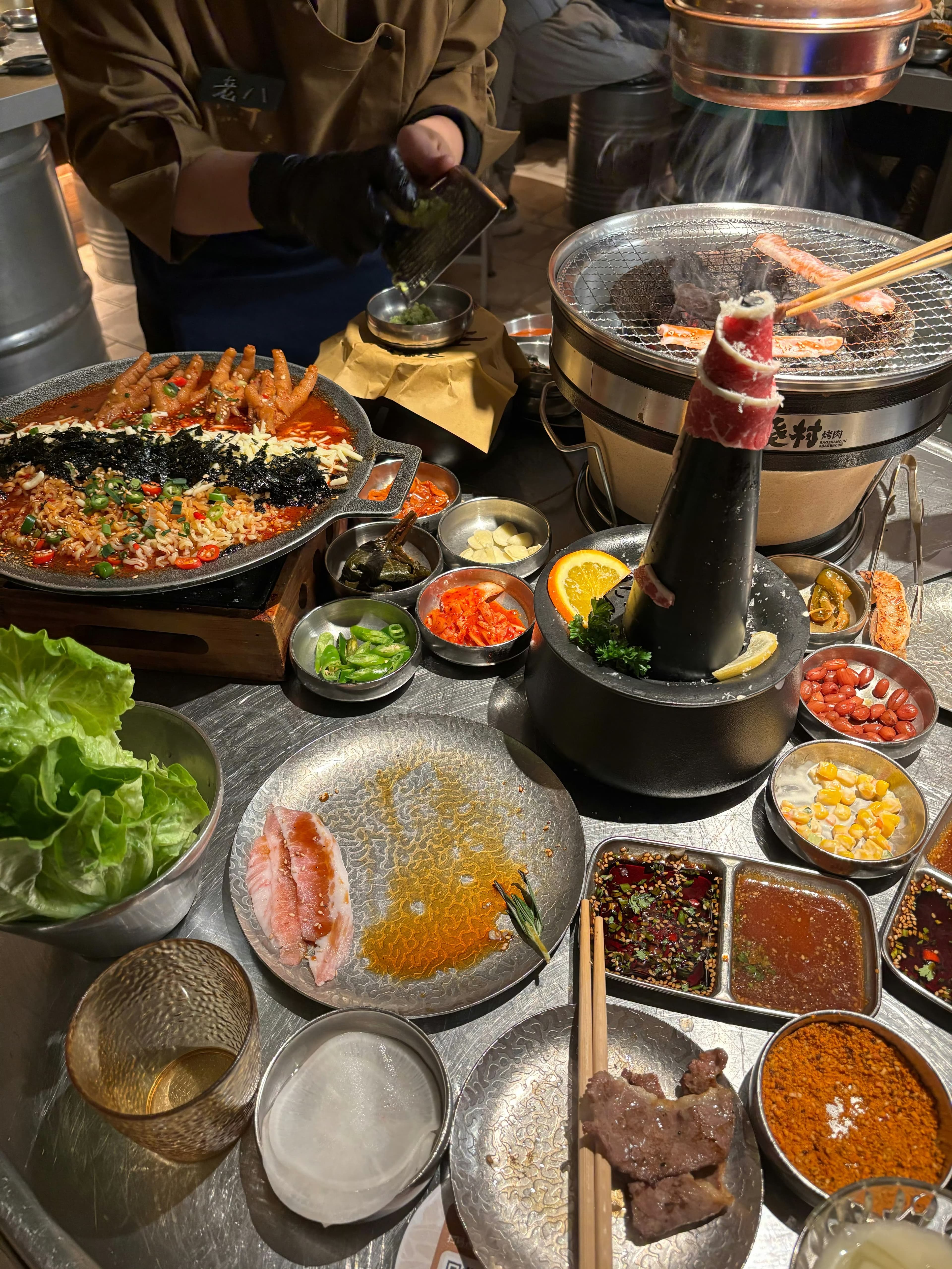 深夜烤肉局!老板亲手给我拌鸡爪,这波操作我直接封神封面图