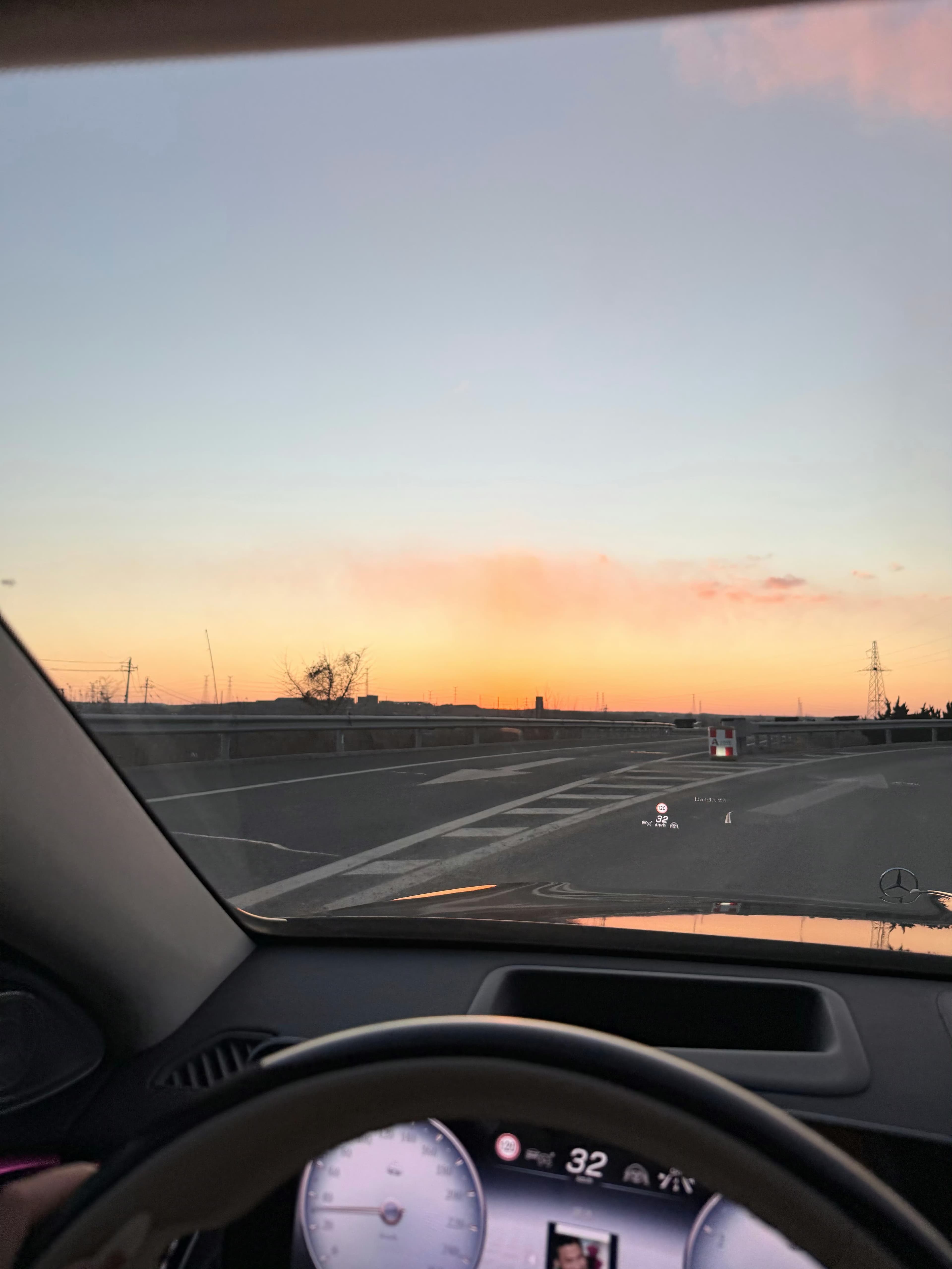 下班路上的晚霞，把车速从80降到32…值了封面图