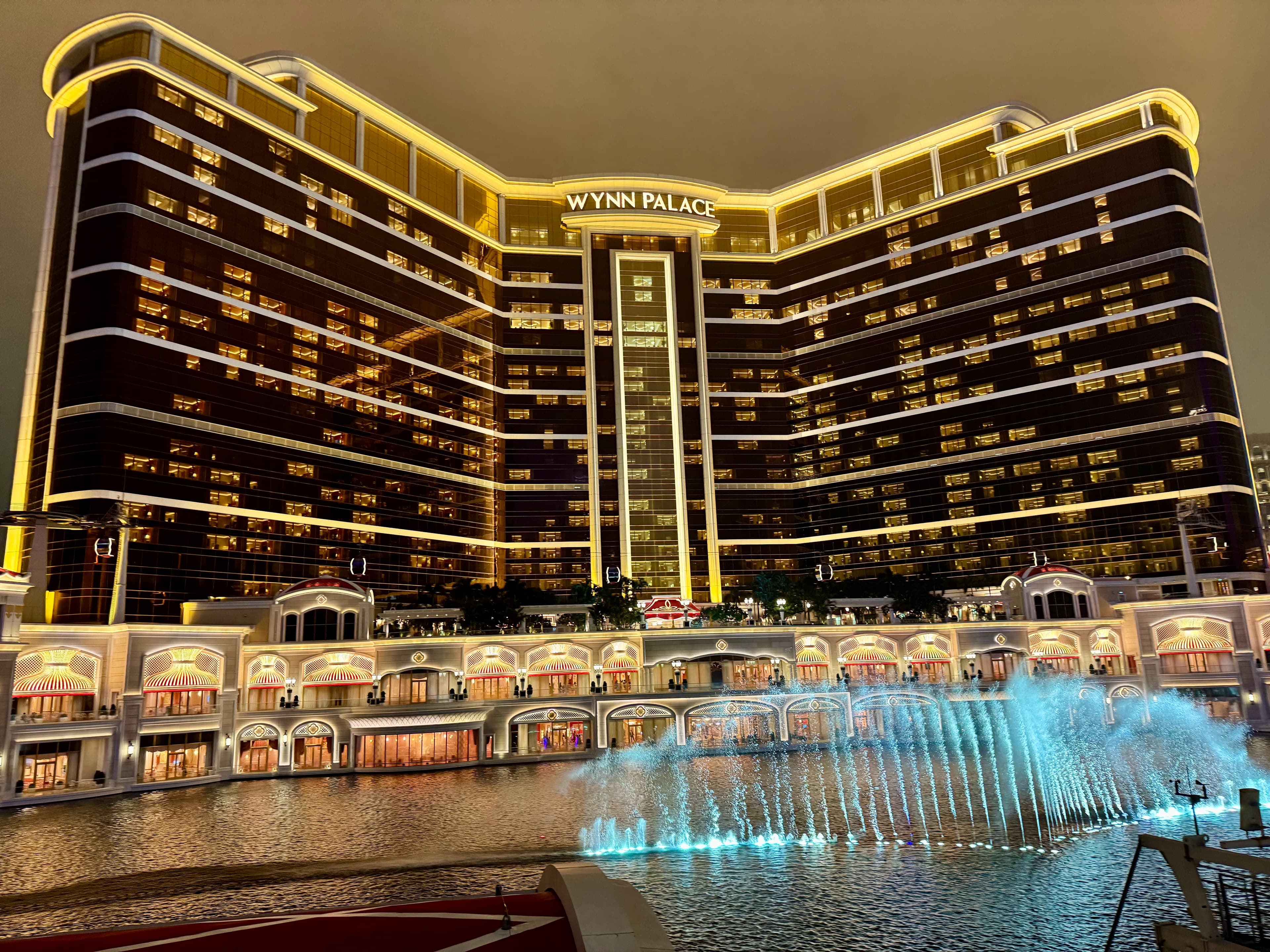 澳门夜景杀疯了！Wynn Palace喷泉蓝得像打翻了星空封面图