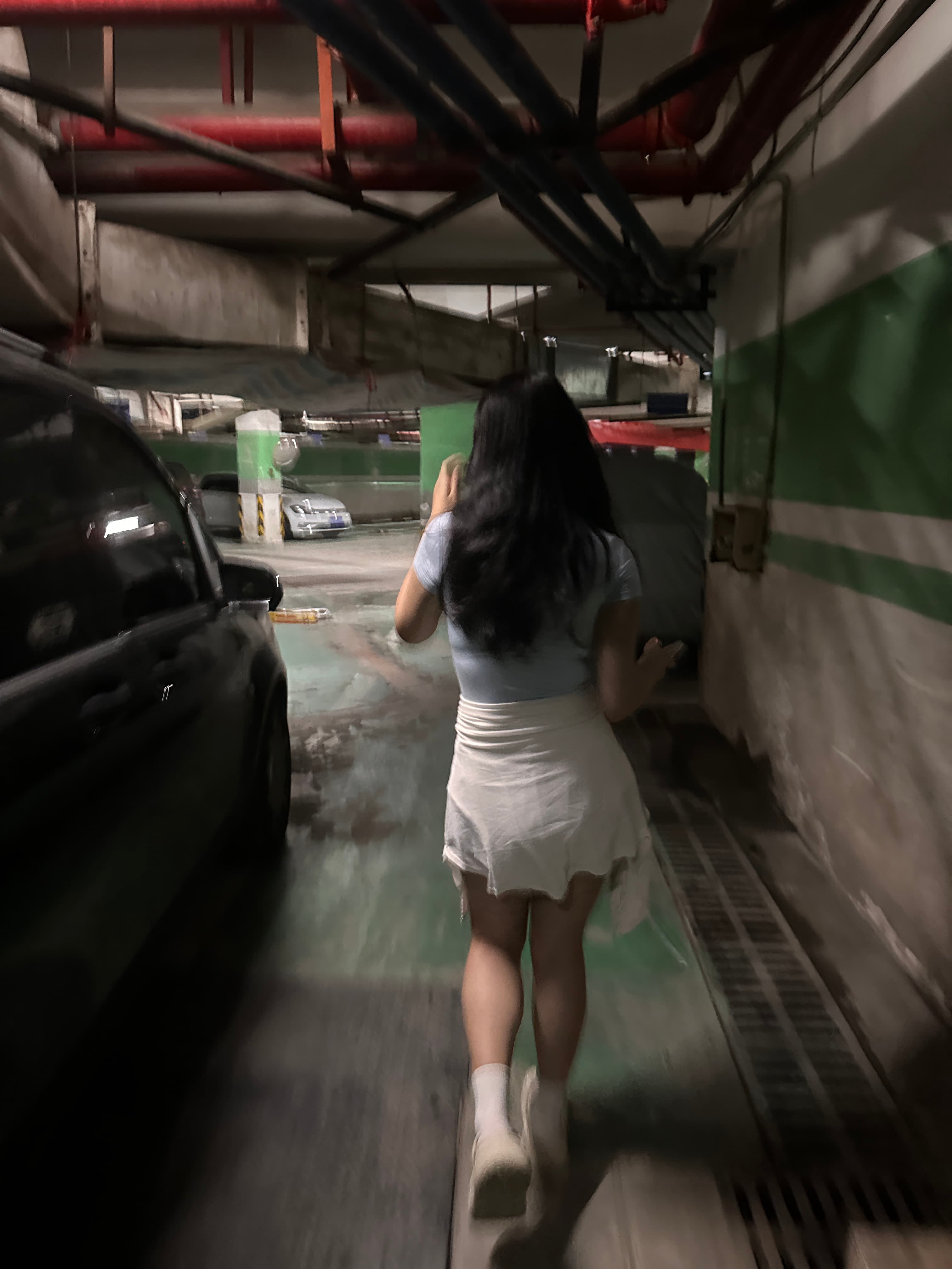 地下车库狂奔追车？不，是追电梯门！😅封面图