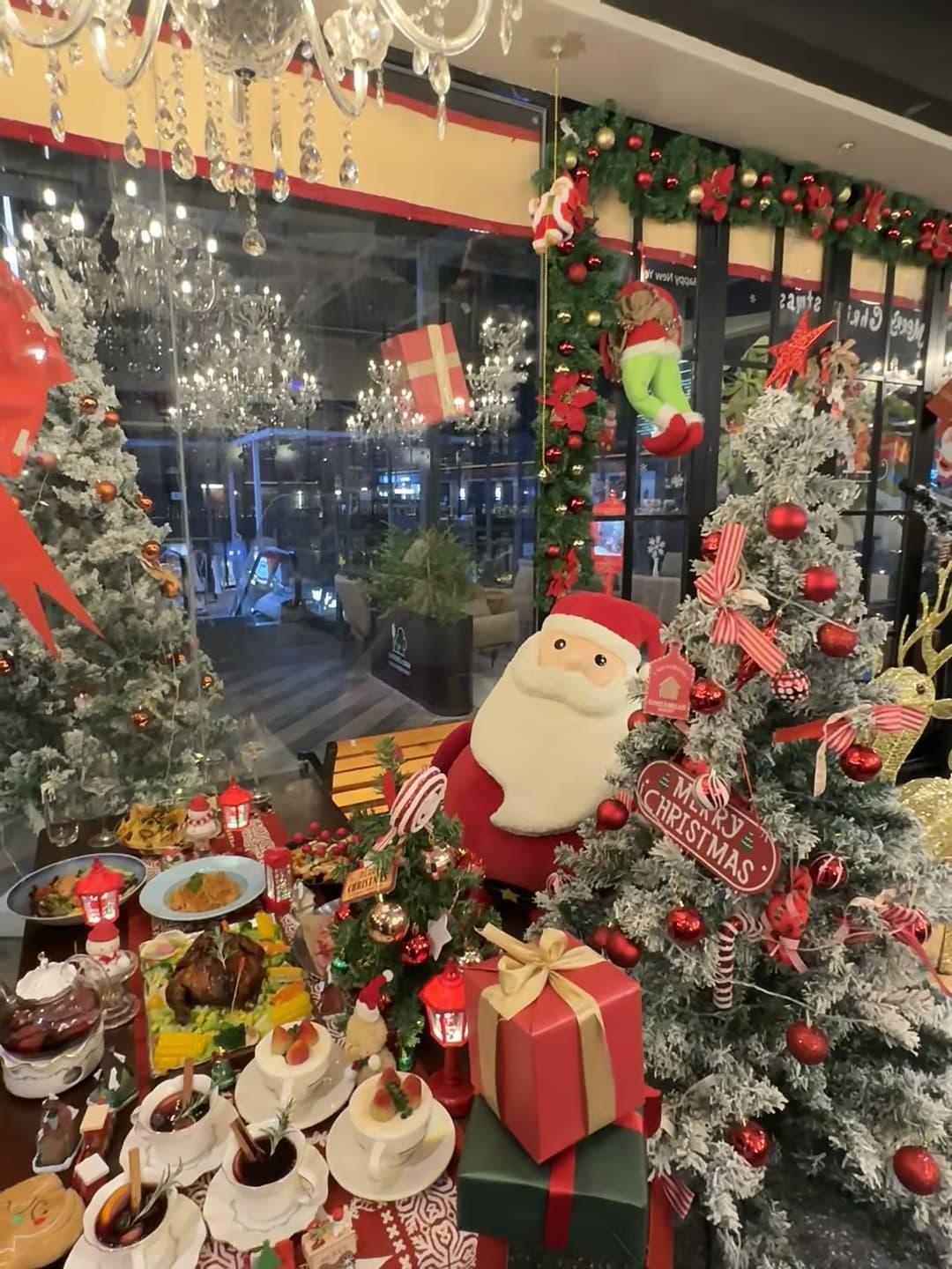 圣诞季的魔法瞬间✨今天在街角咖啡店被甜到齁～封面图