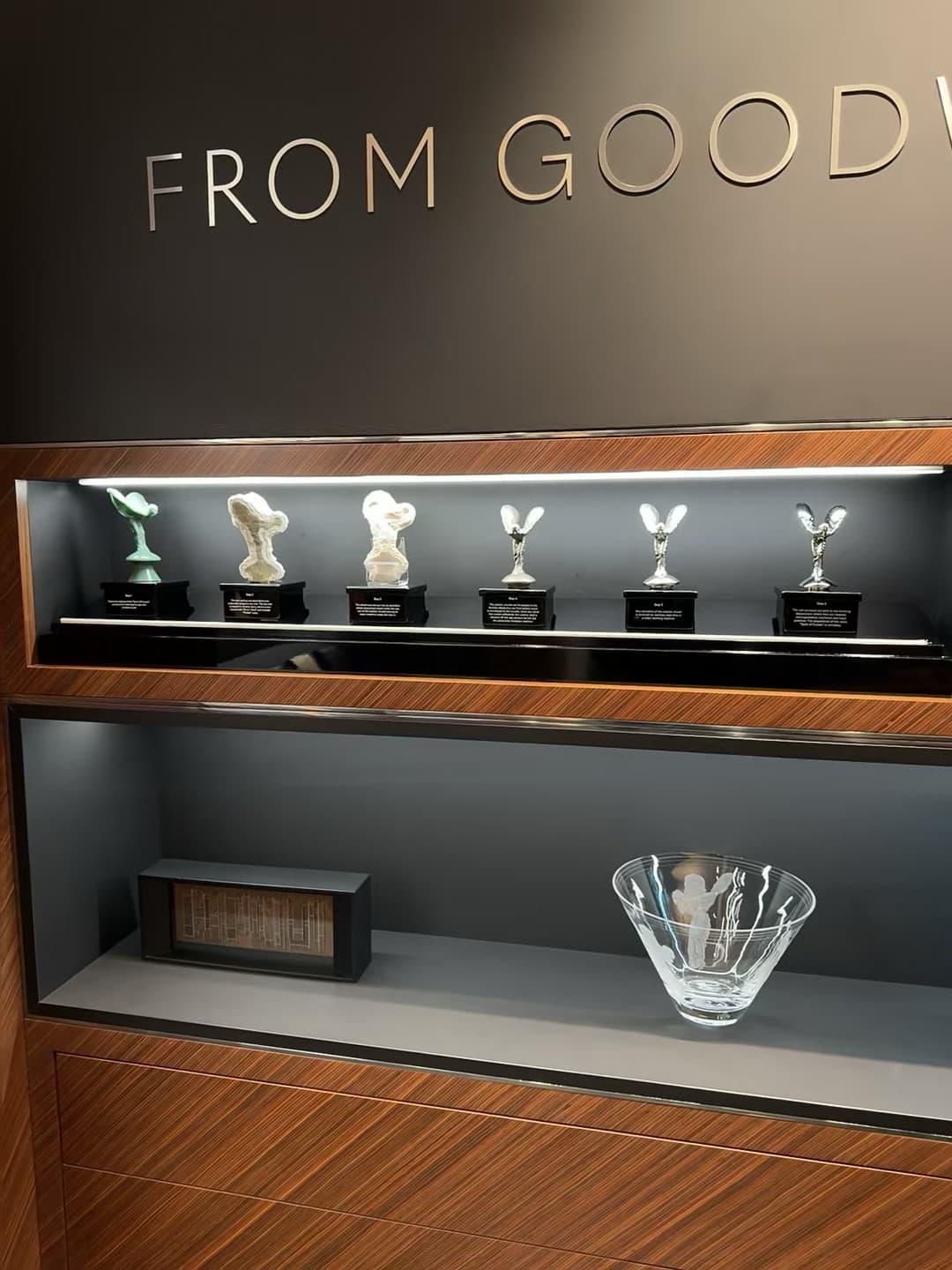 路过Goodwood展柜时愣住——原来劳斯莱斯的‘欢庆女神’真不是一成不变的封面图