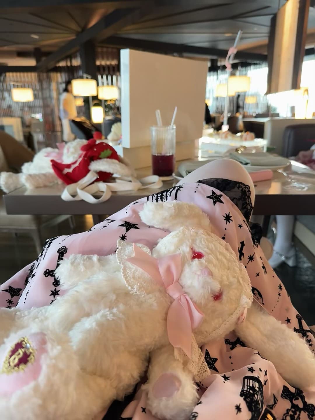 咖啡店角落的毛绒小宇宙 🐰✨今天在The Coffee Bean偷懒一小时封面图