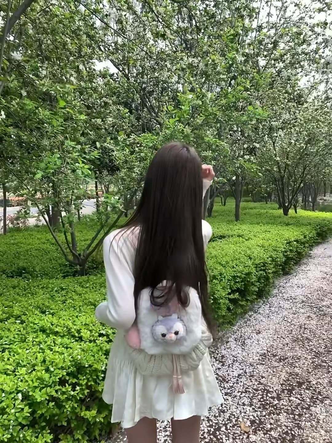 春日偶遇小樱花雨，连背包里的小松鼠都偷偷偷看～封面图
