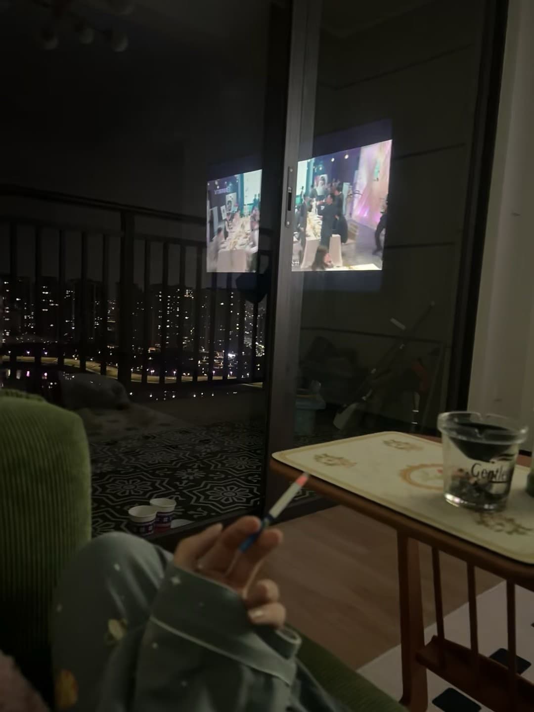 深夜投影+城市夜景，今晚的松弛感是自己给的封面图