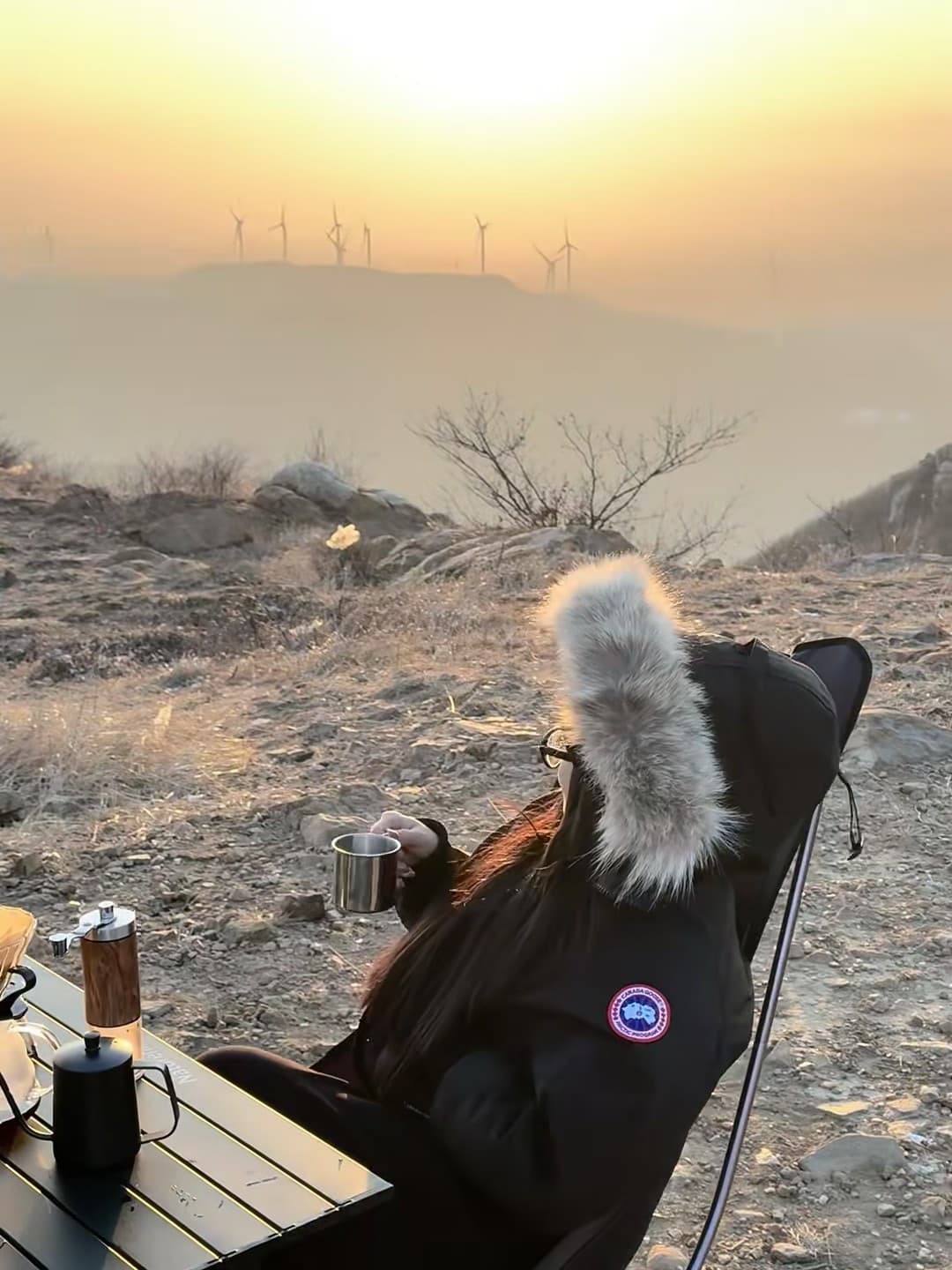 山顶咖啡续命成功｜风车是今天的背景板封面图