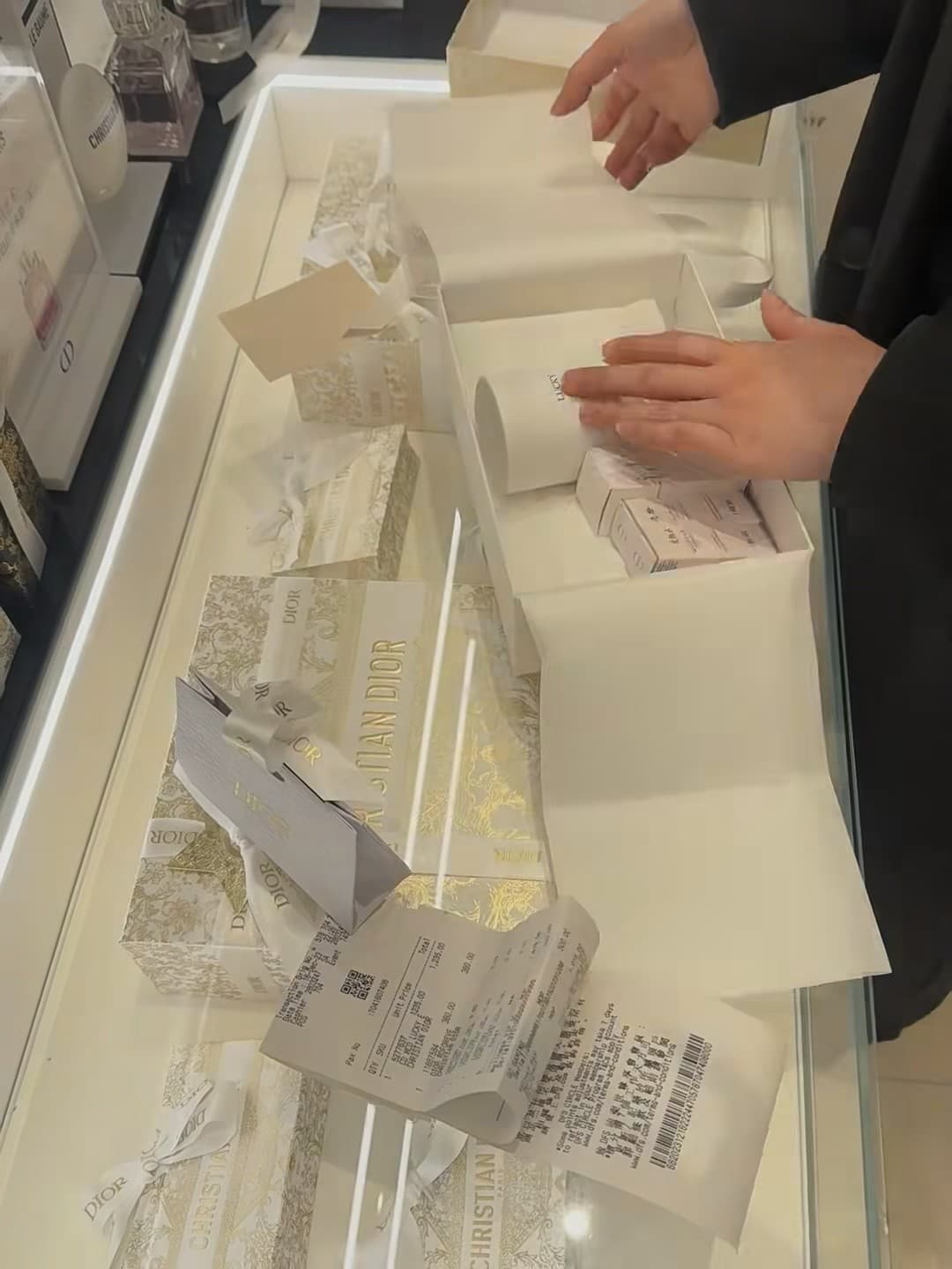 拆开Dior小礼盒的瞬间，像打开一封来自巴黎的信 💌封面图