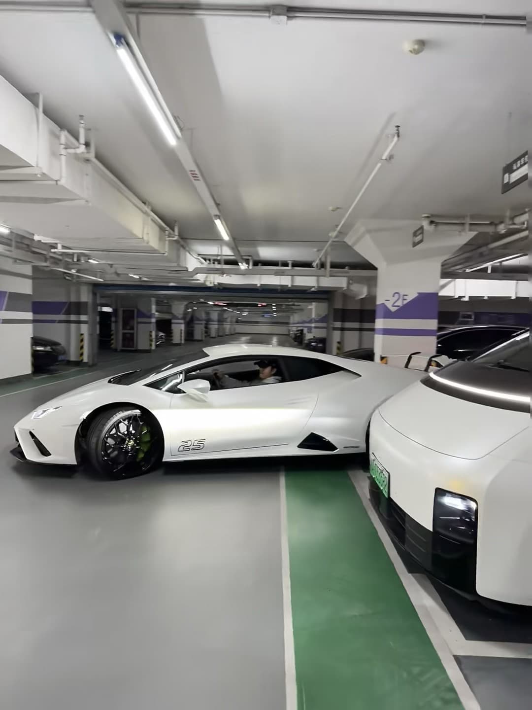地下车库偶遇白月光跑车，25周年纪念版？！封面图