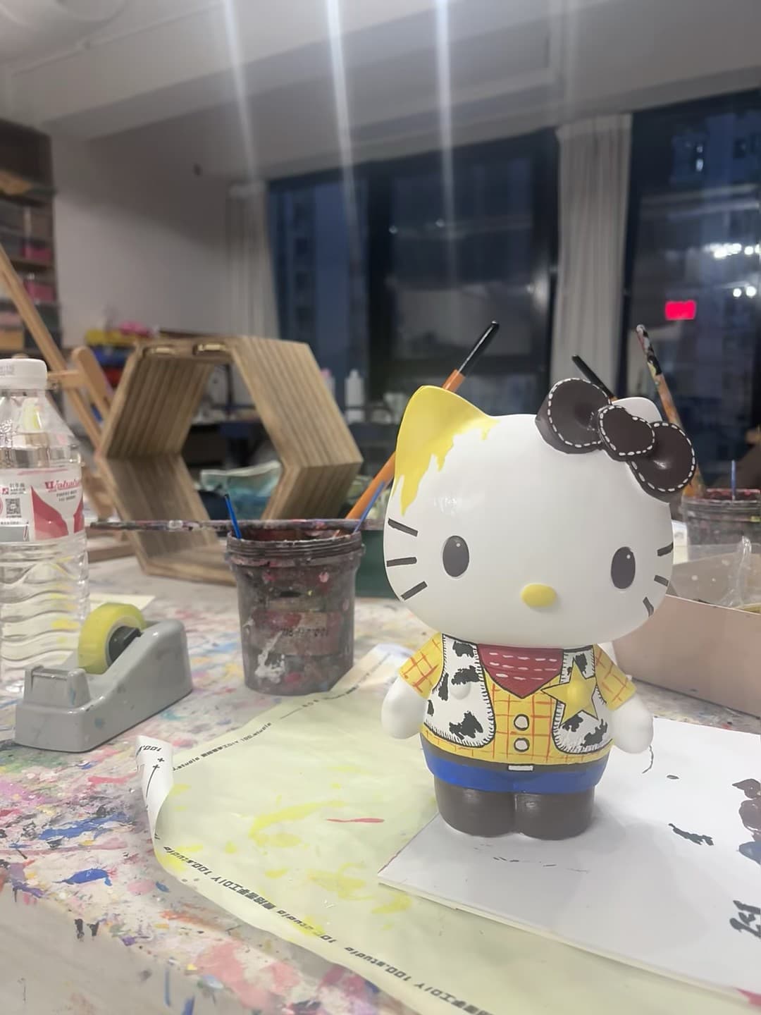 在工作室画到一半的Woody版Hello Kitty…谁懂啊！封面图