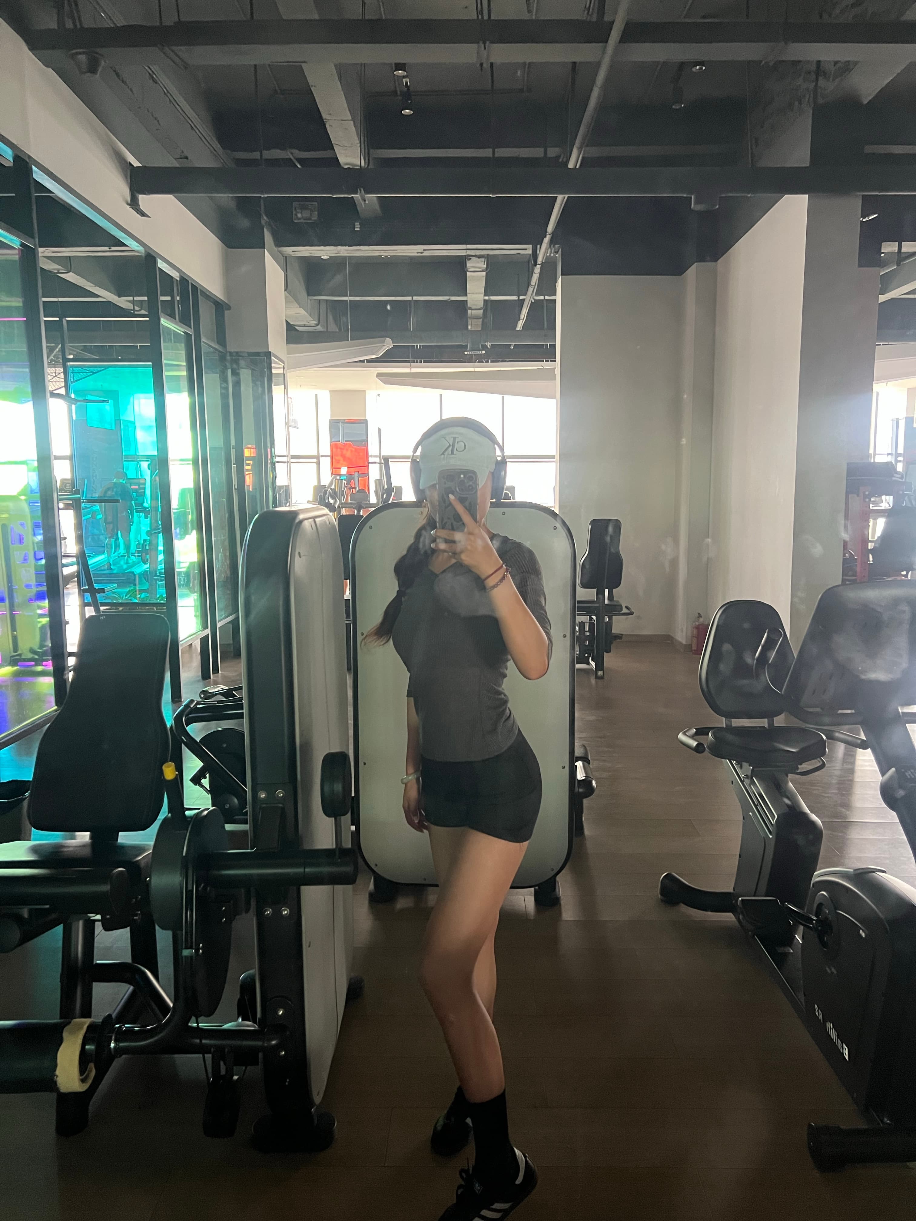今天在健身房被自己帅到，耳机一戴谁都不爱 🎧封面图