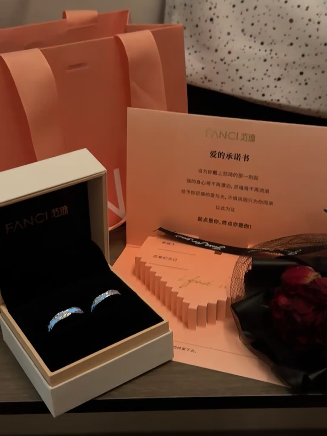 今天在Fanci家的戒指盒里，突然被浪漫击中了 🌙封面图