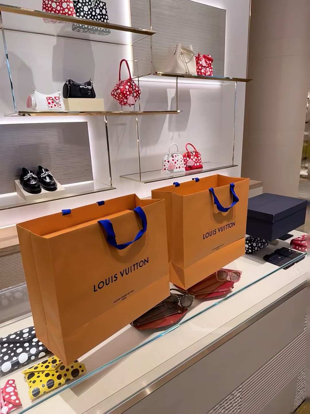 路过LV快闪店，手提袋都比包包还抢眼？！封面图