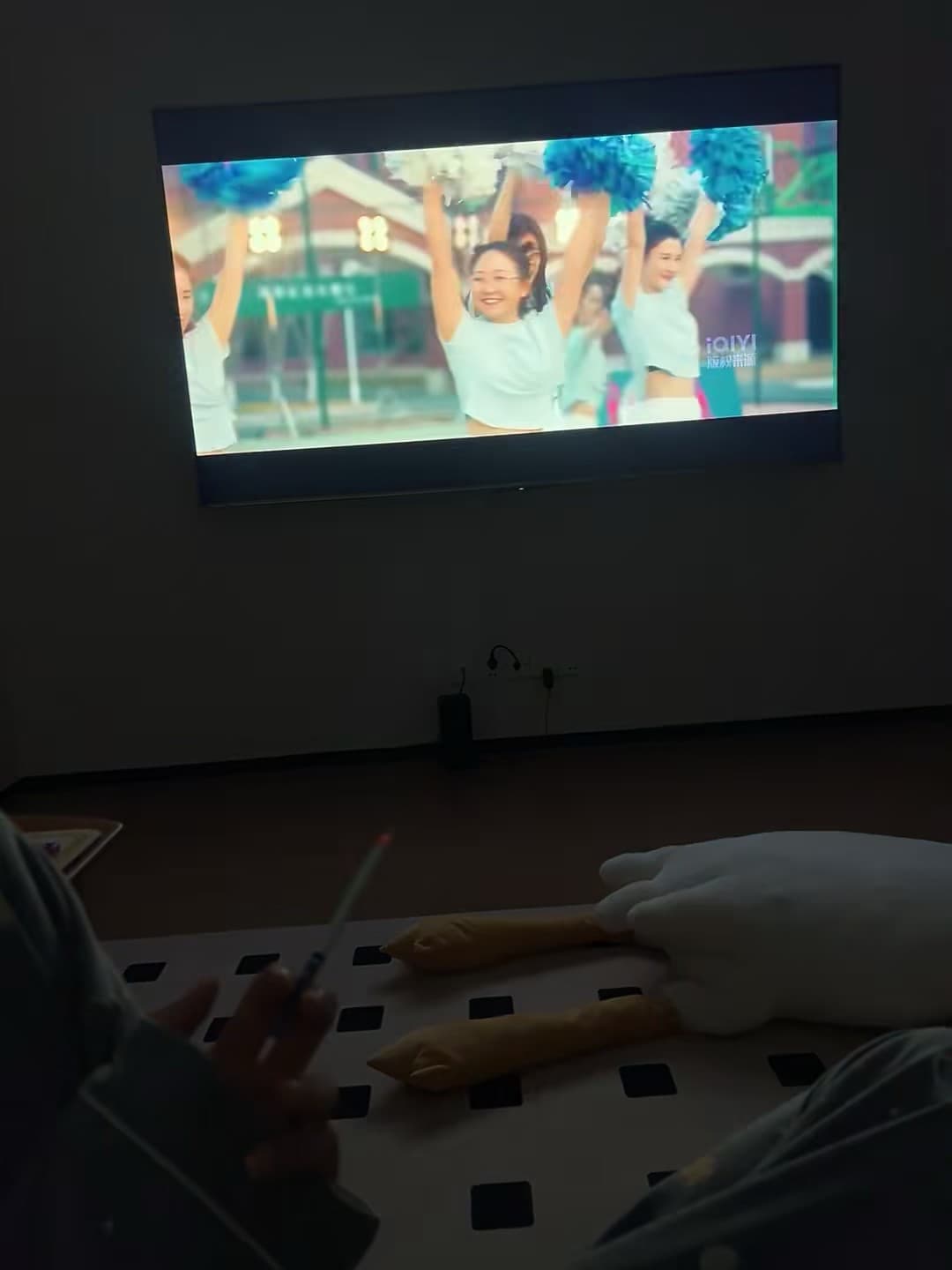 深夜追剧+摸鱼小确幸｜被自己家投影仪治愈了封面图
