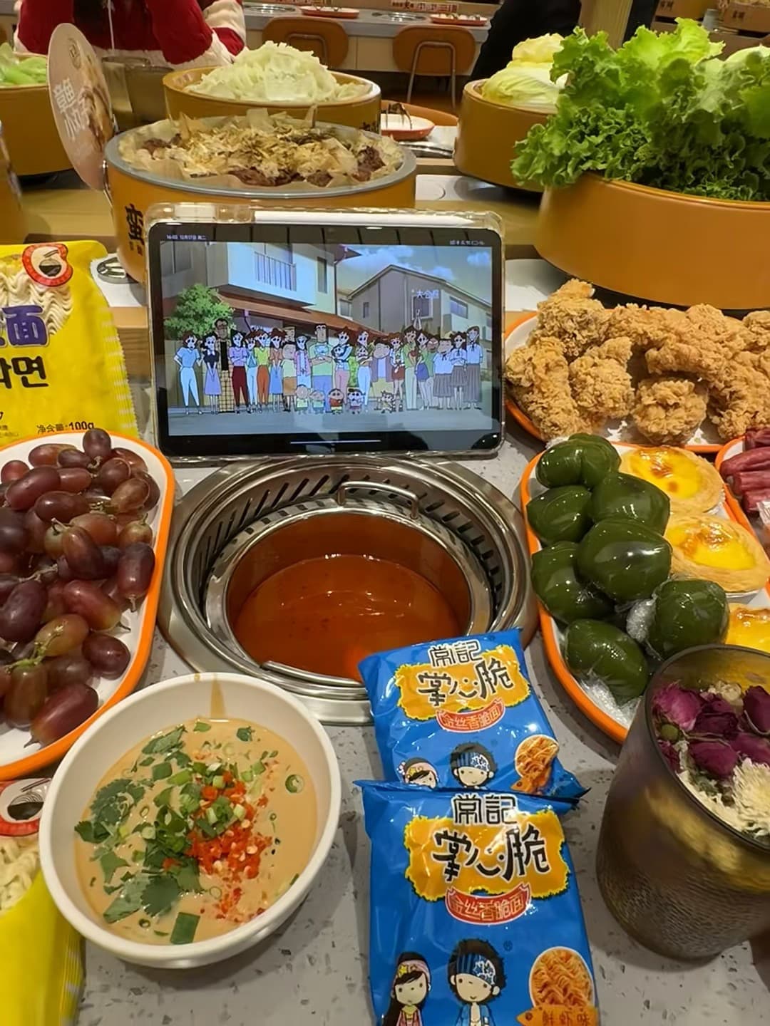 火锅局+蜡笔小新，今晚的快乐是热汤和童年双倍给的封面图