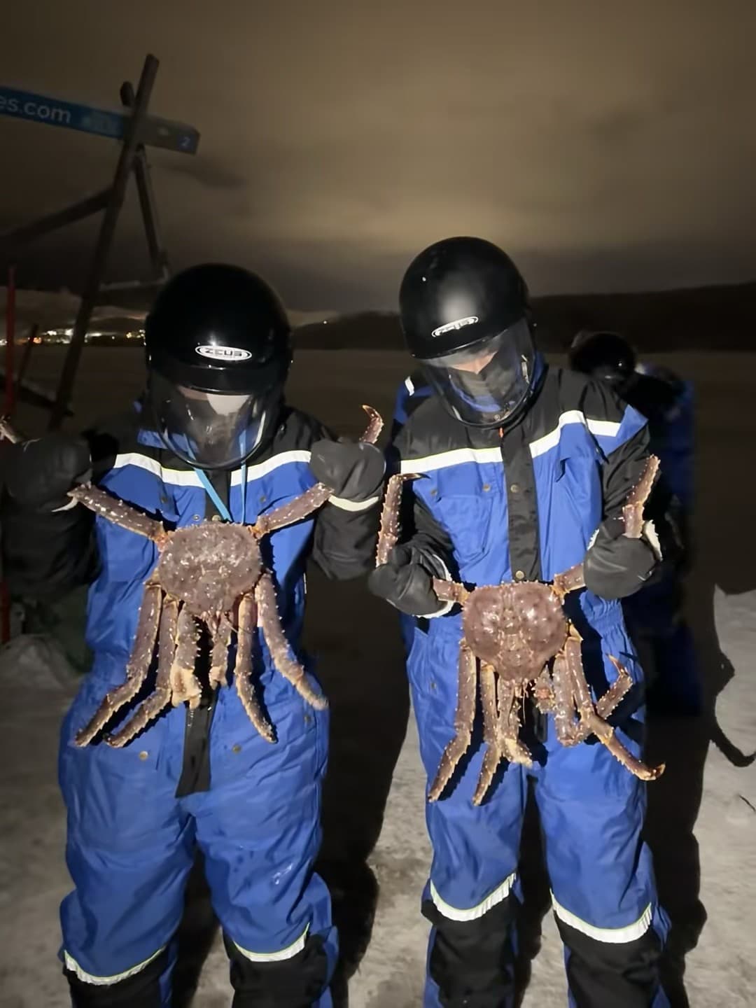 雪夜抓到两只‘巨无霸’！今早冰钓队返程顺手带了对‘蟹王’回家封面图