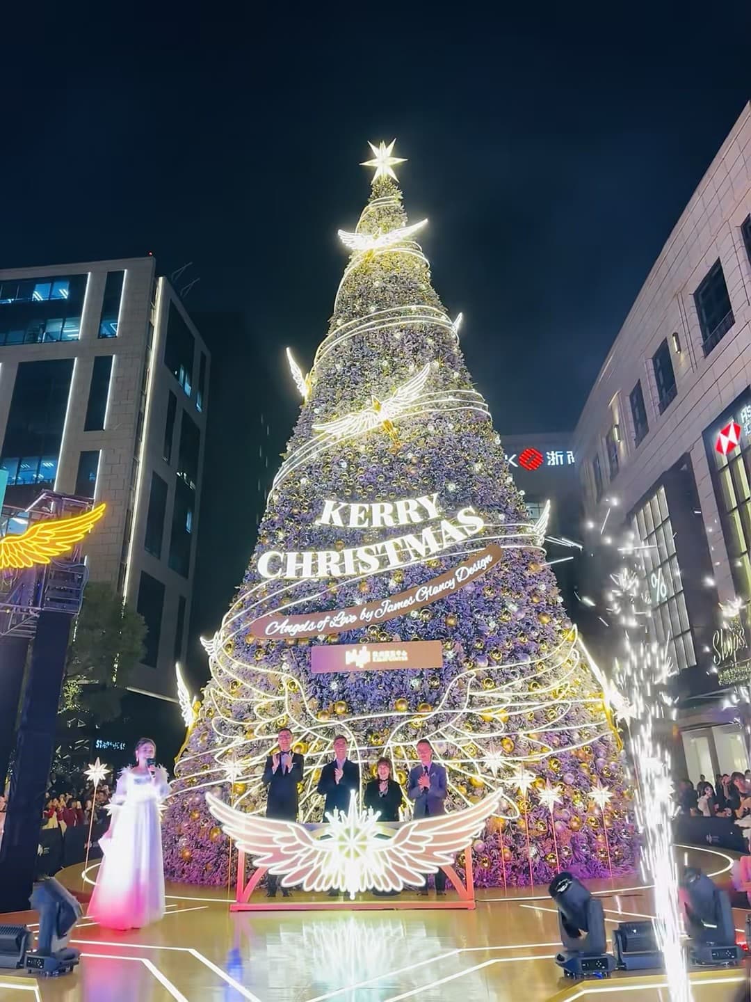 今晚在City Walk的终点，被一棵会发光的圣诞树截胡了✨封面图