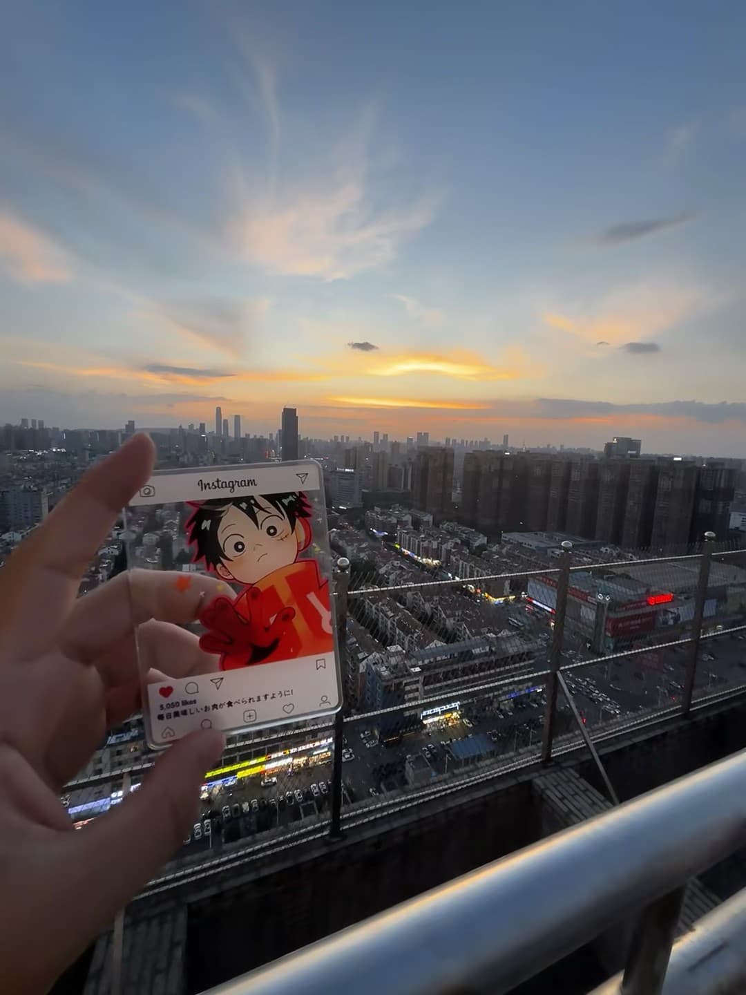 黄昏俯瞰城市，连手机壳都替我选了最佳机位 🌇封面图