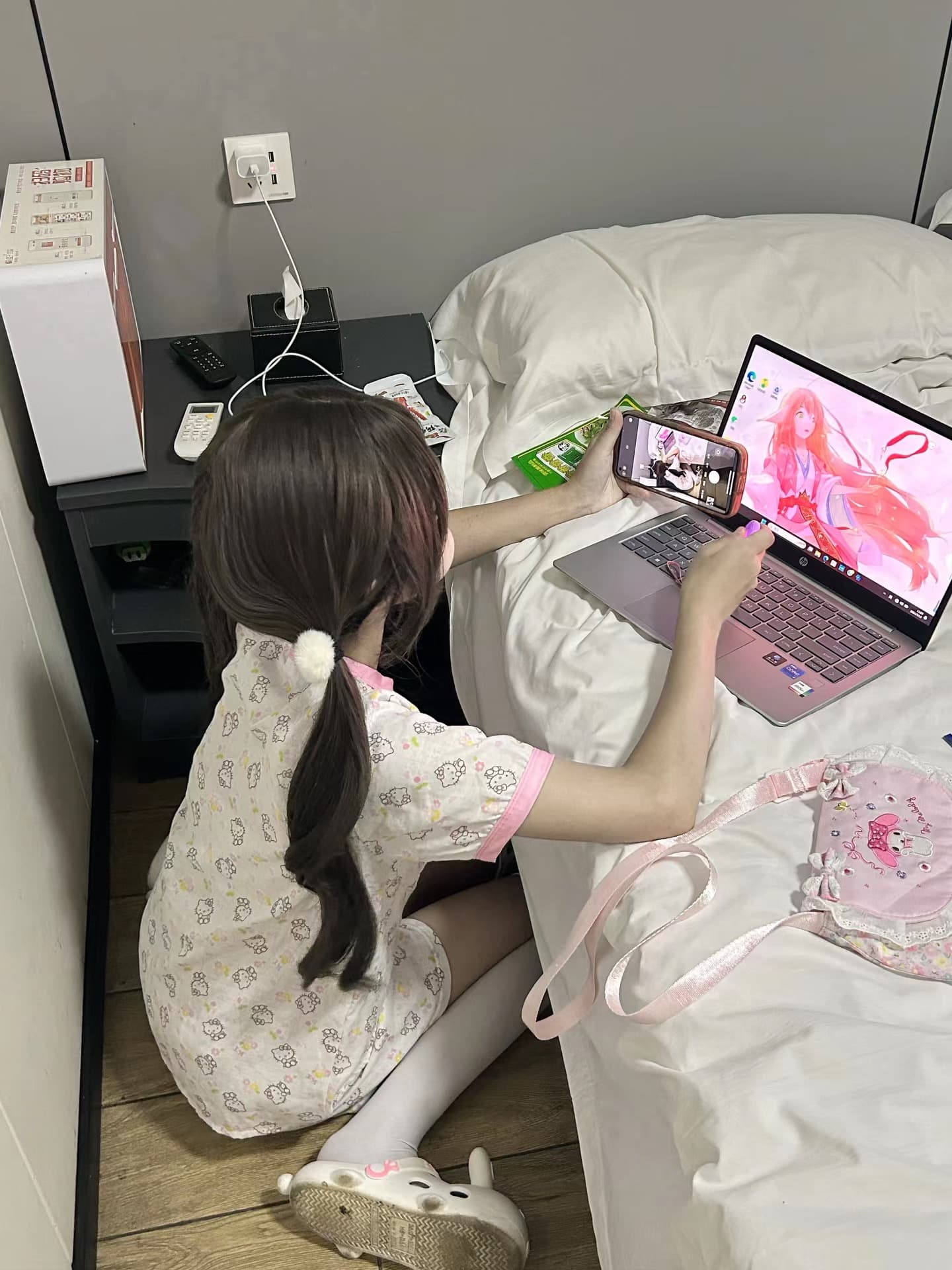 床边小宇宙：当动漫壁纸和手机快门同步心动封面图