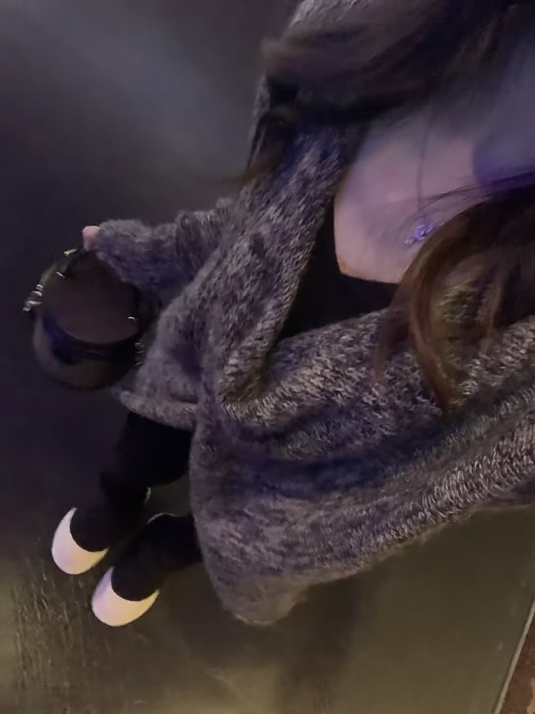 毛衣裹成熊，地铁站口等车等出幻觉 🧸封面图