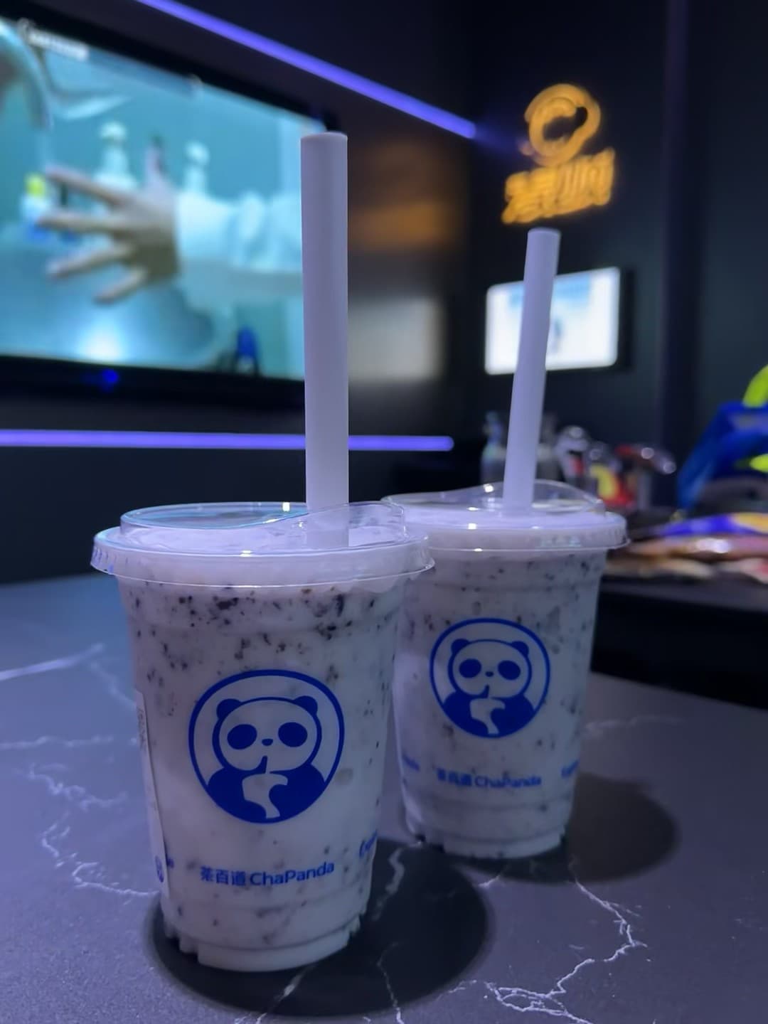 路过便利店发现新口味!奶昔里全是奥利奥碎,喝完手还沾着黑点点 🍪封面图
