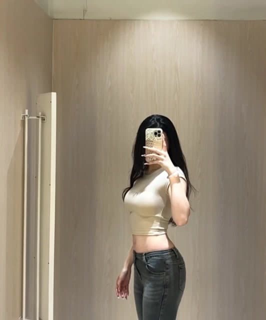 试衣间自拍存档|这身搭配在Local的Cafe里喝杯拿铁刚好封面图