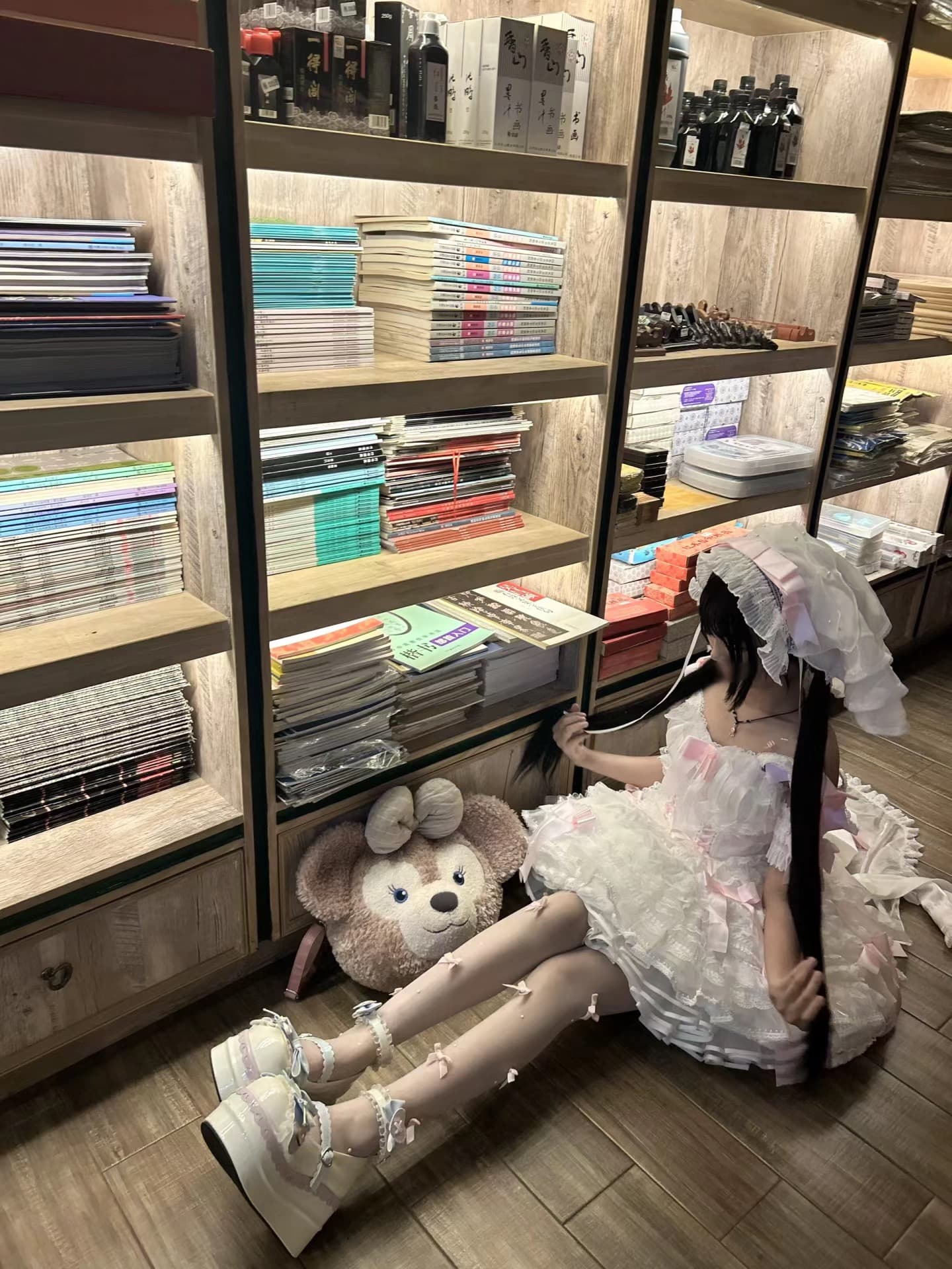 今天在书店角落被小裙子偷走注意力 🍓封面图