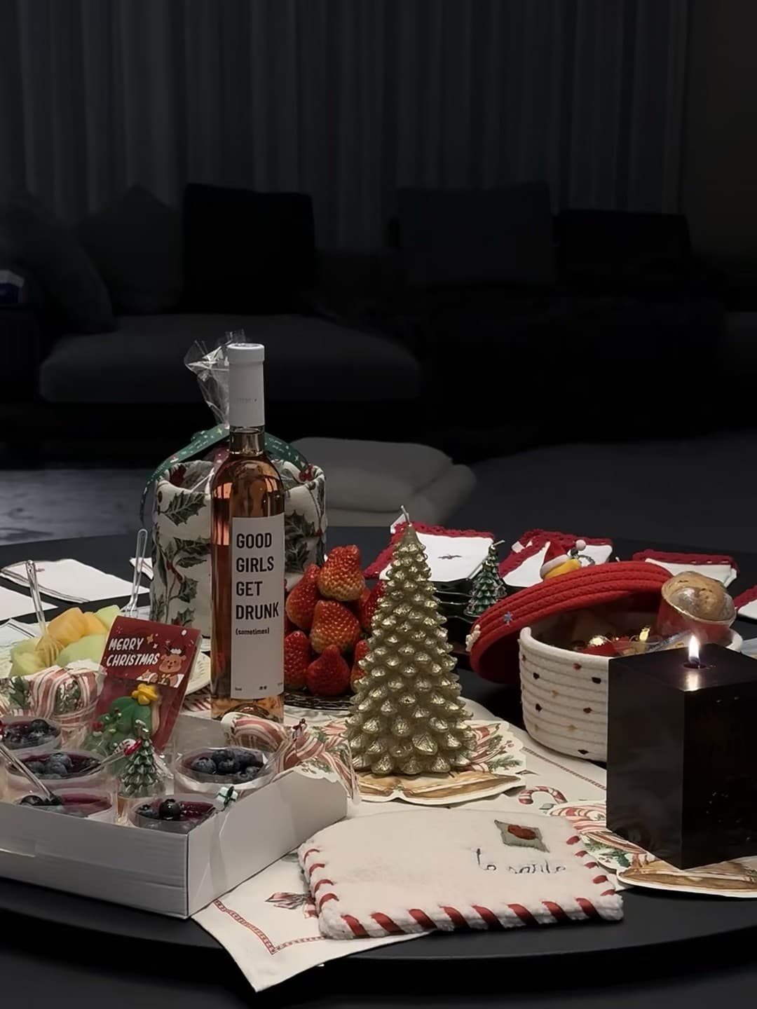 圣诞夜的微醺小确幸 🍷✨ 谁懂啊这瓶酒的文案太敢写了封面图