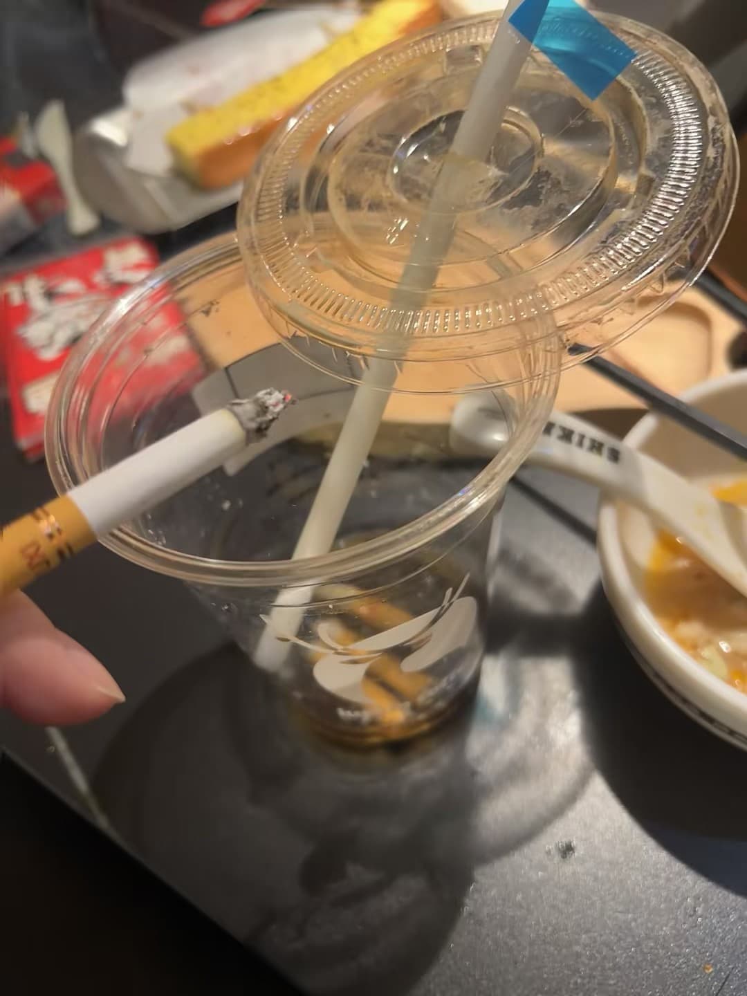 今天在街角奶茶店的‘烟灰缸’实测|杯子真能当烟灰缸?封面图