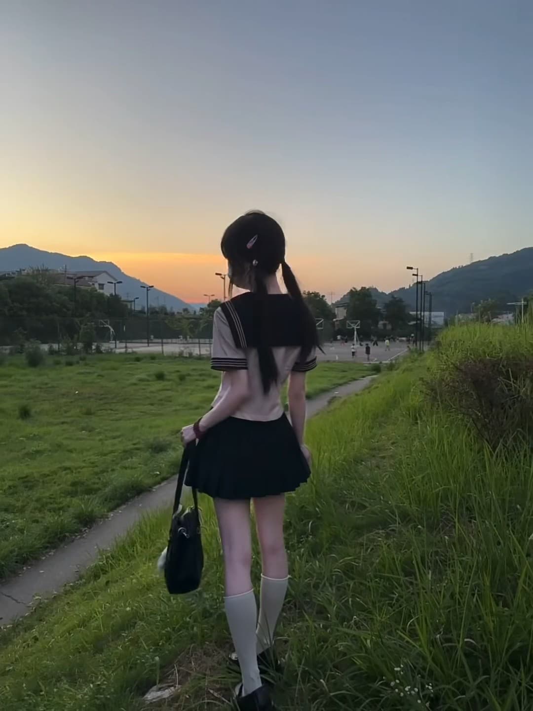 傍晚放学路上，被这抹晚霞偷走了脚步封面图