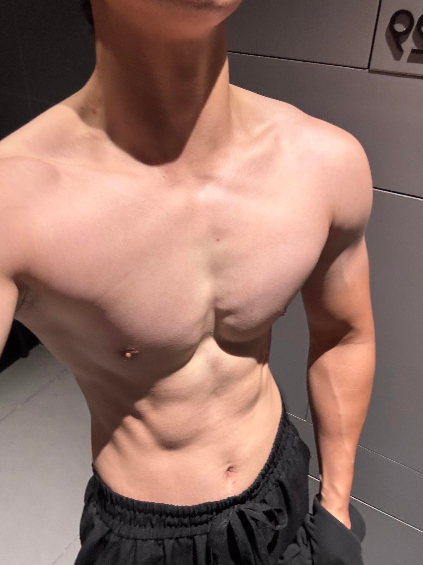 练完顺手拍了张照，这光太绝了…今晚去哪吃？封面图