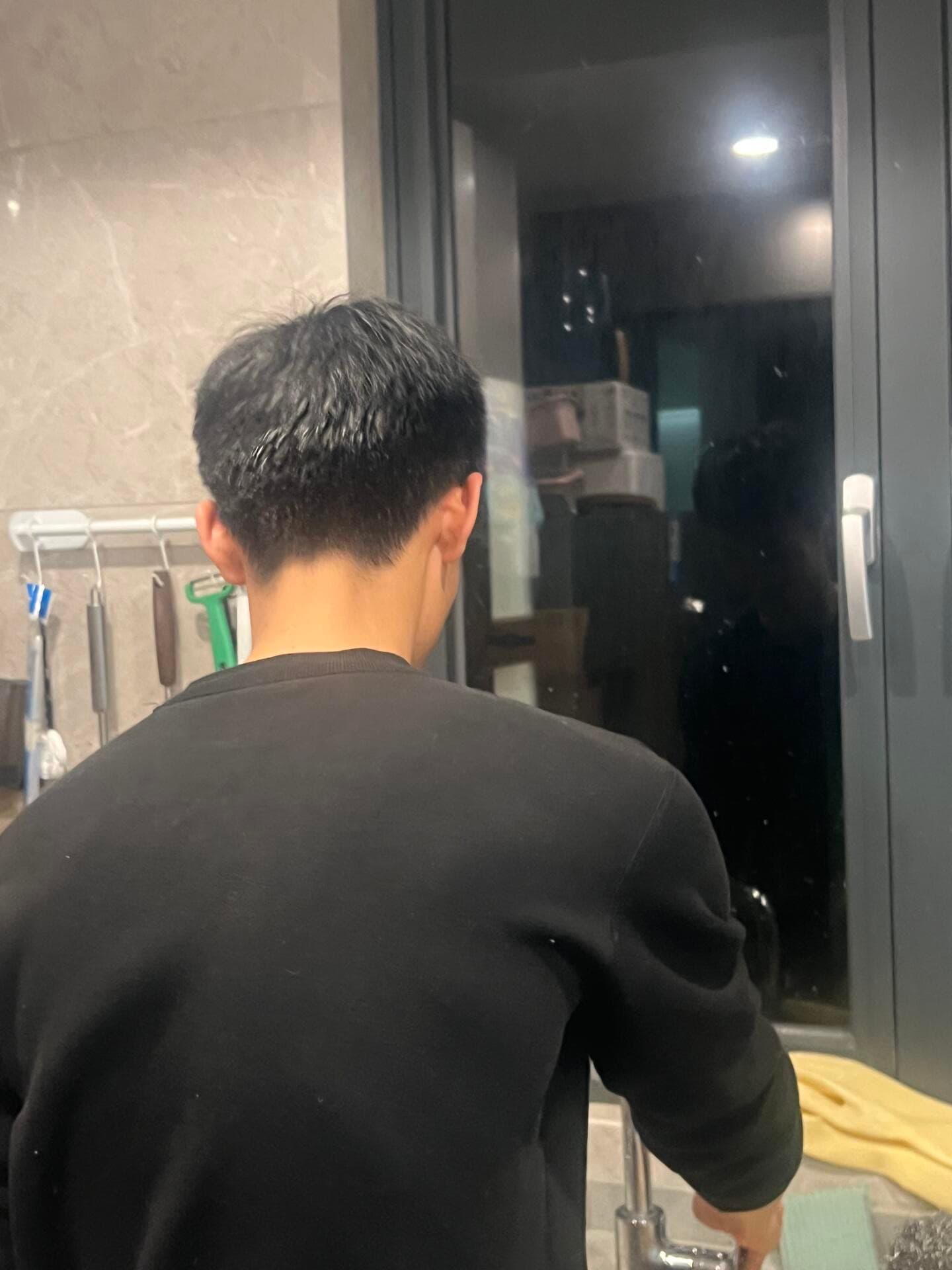 厨房水龙头修好前的最后一天：拧到手软封面图