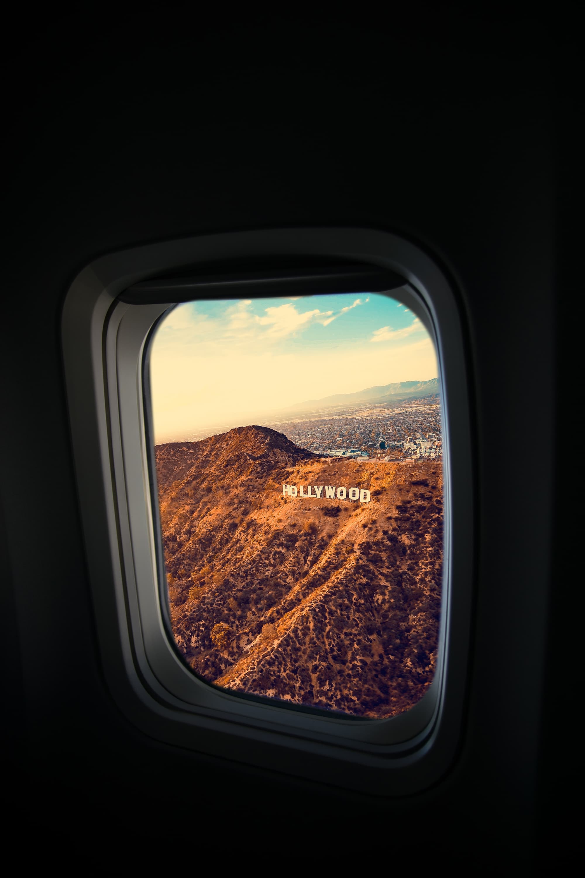 飞机舷窗偷拍的Hollywood山，今天在LA上空路过封面图