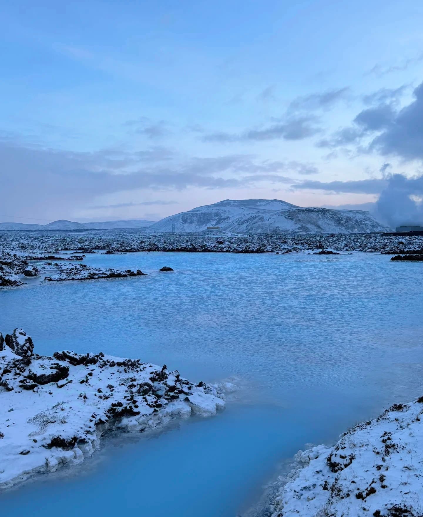 冬日蓝湖边泡着，雪地里踩出小坑坑 🌊❄️封面图