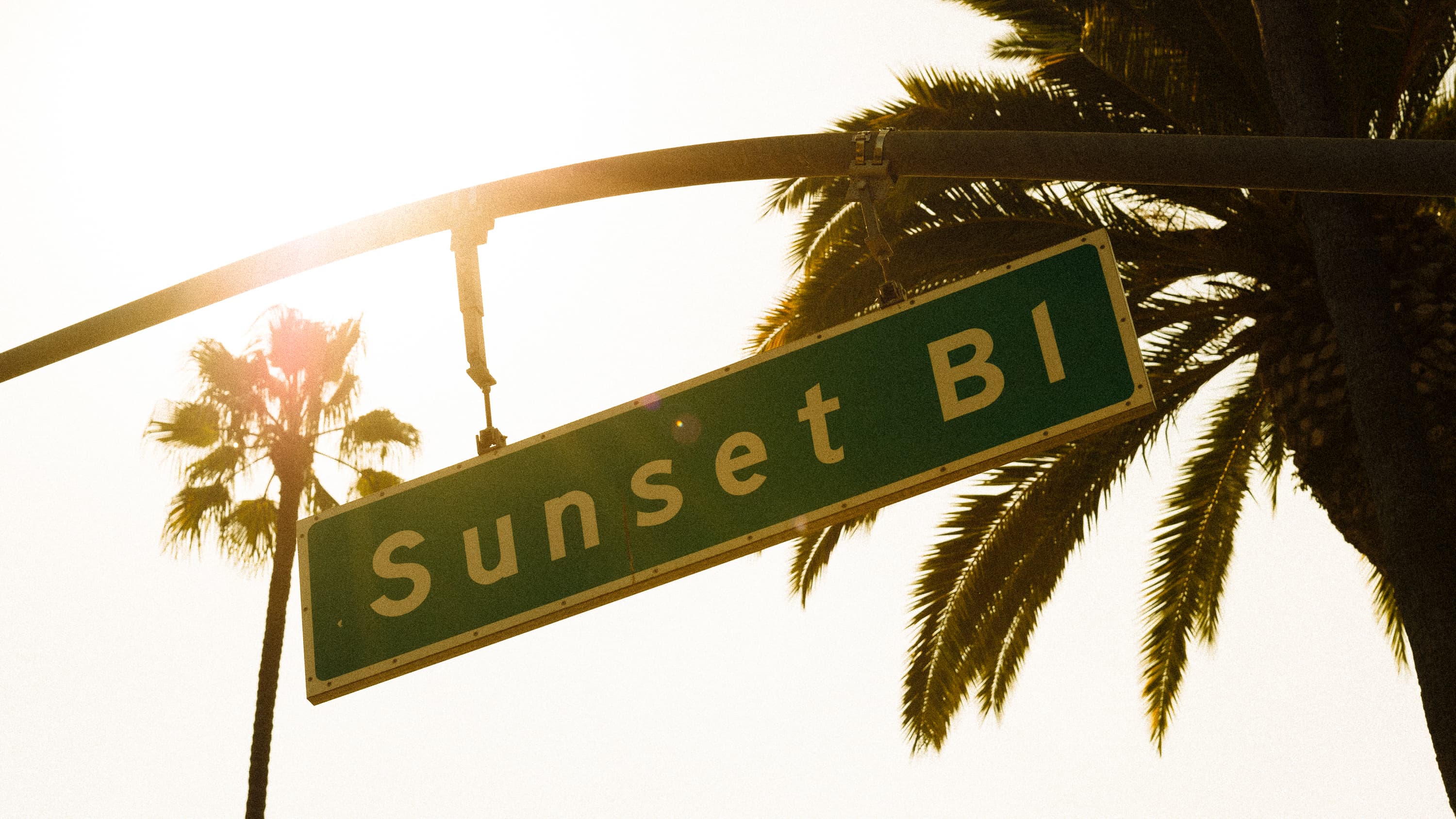 Sunset Blvd 路牌下的光，像被按了慢放键封面图