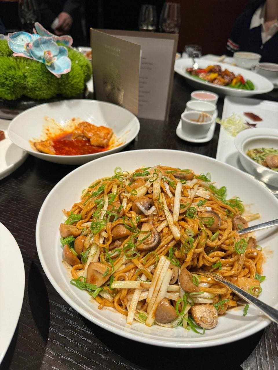 今晚在The Ritz-Carlton吃中餐，面条香到想把葱花全刮下来封面图