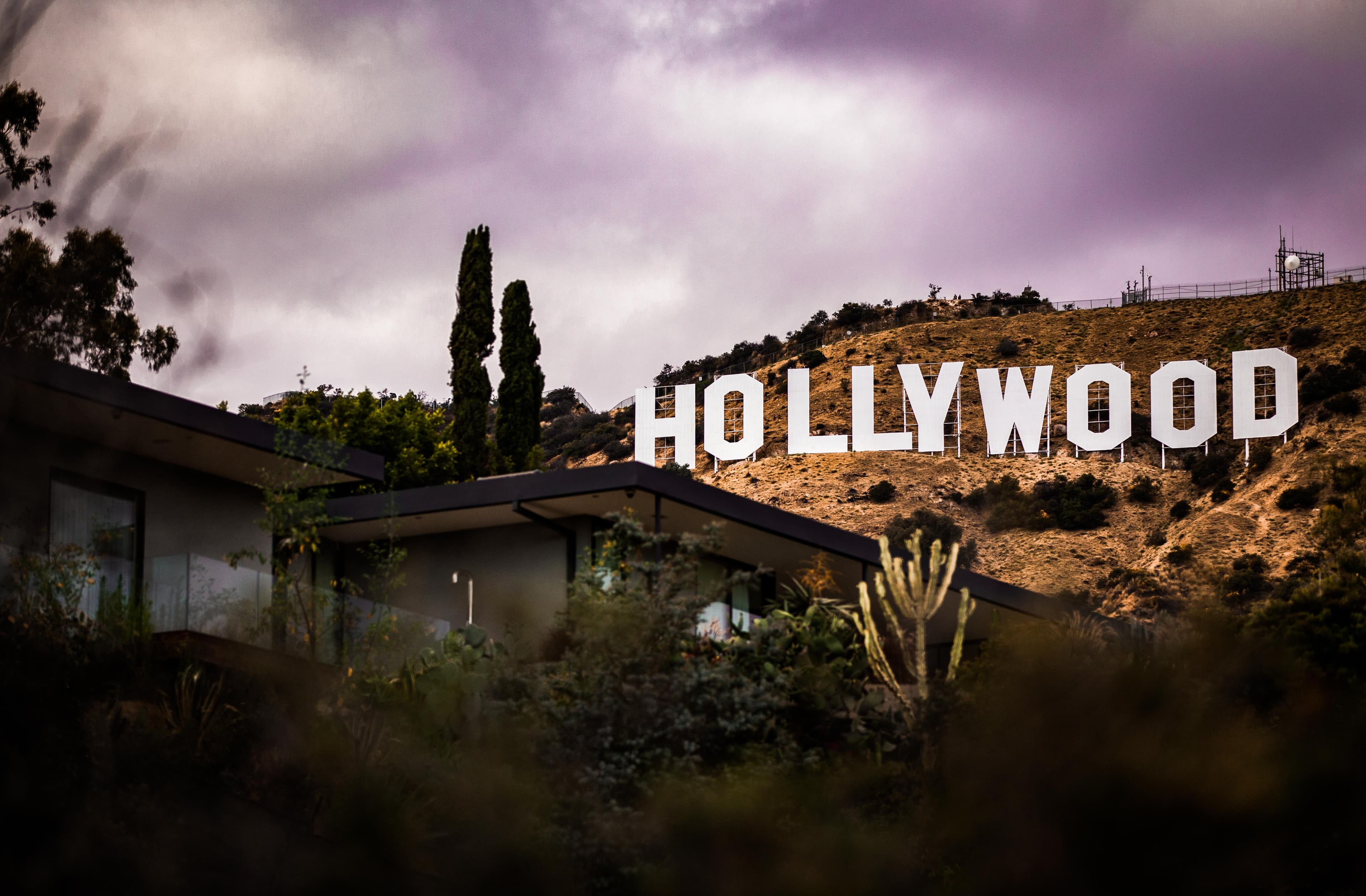 暴雨前的Hollywood，像电影里突然切到黑场封面图
