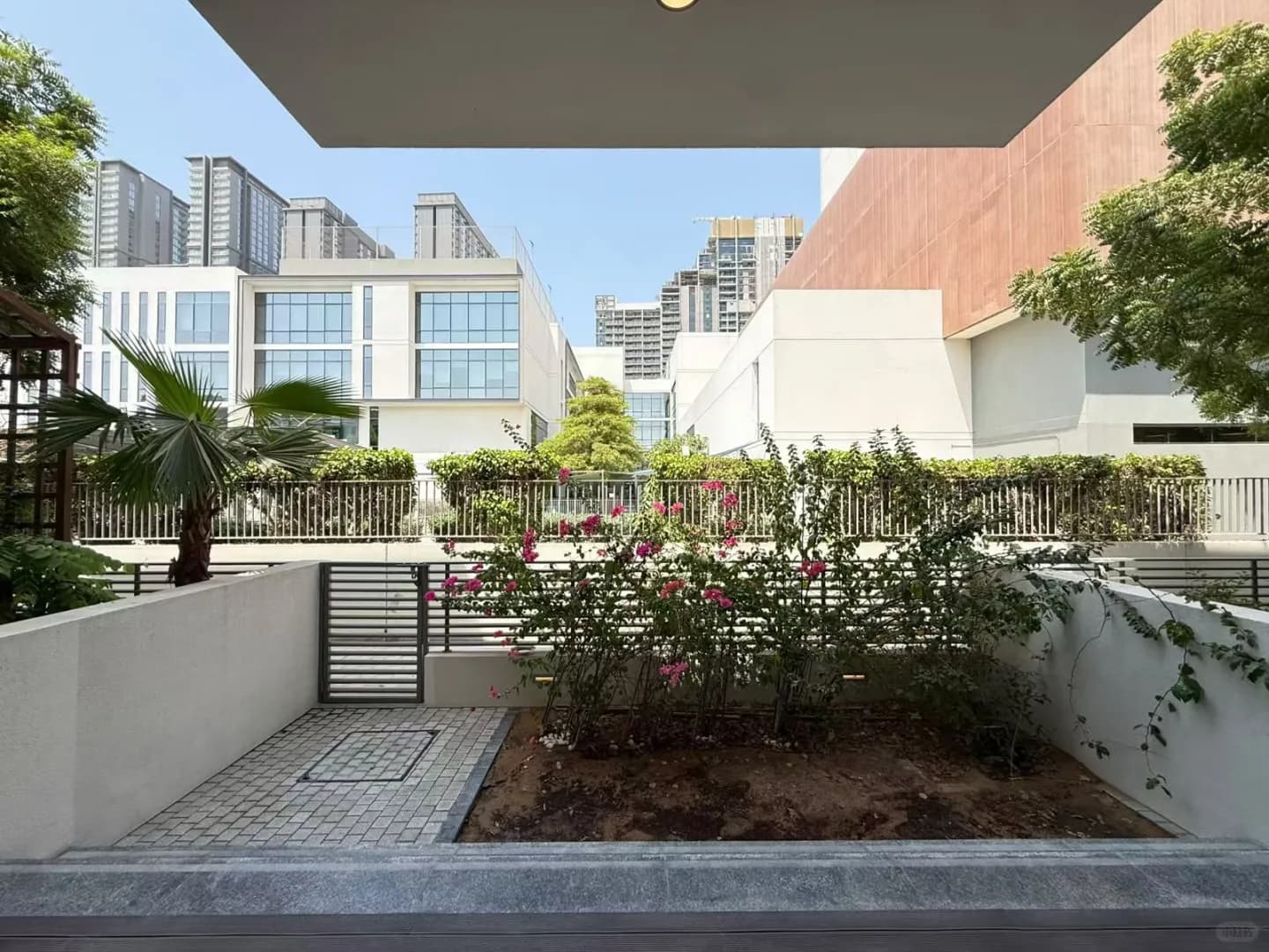 阿布扎比楼市现状：市场很火但二手难卖封面图