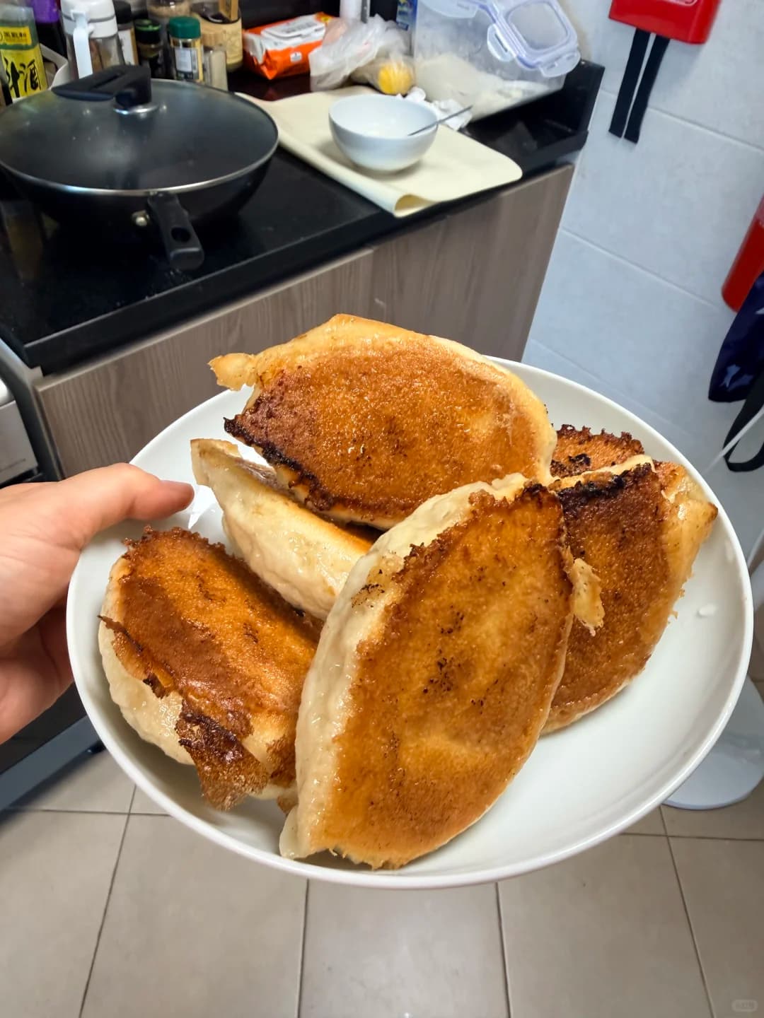 阿布扎比做洋葱牛肉水煎包，孩子一口气炫4个封面图