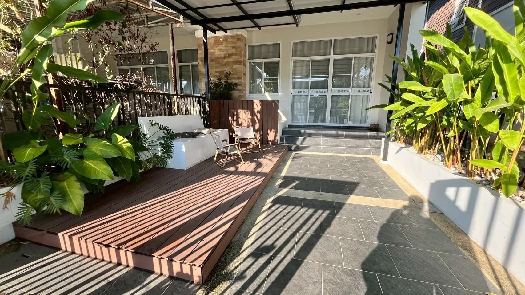 Town House for rent封面图