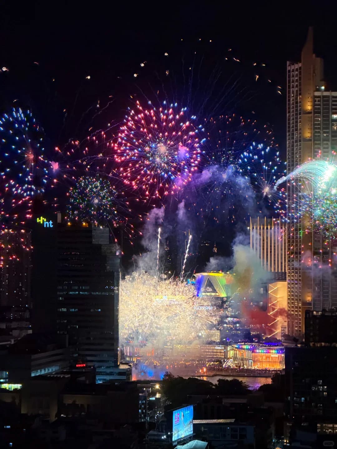 完美的六月以艳美的烟花🎆结束封面图