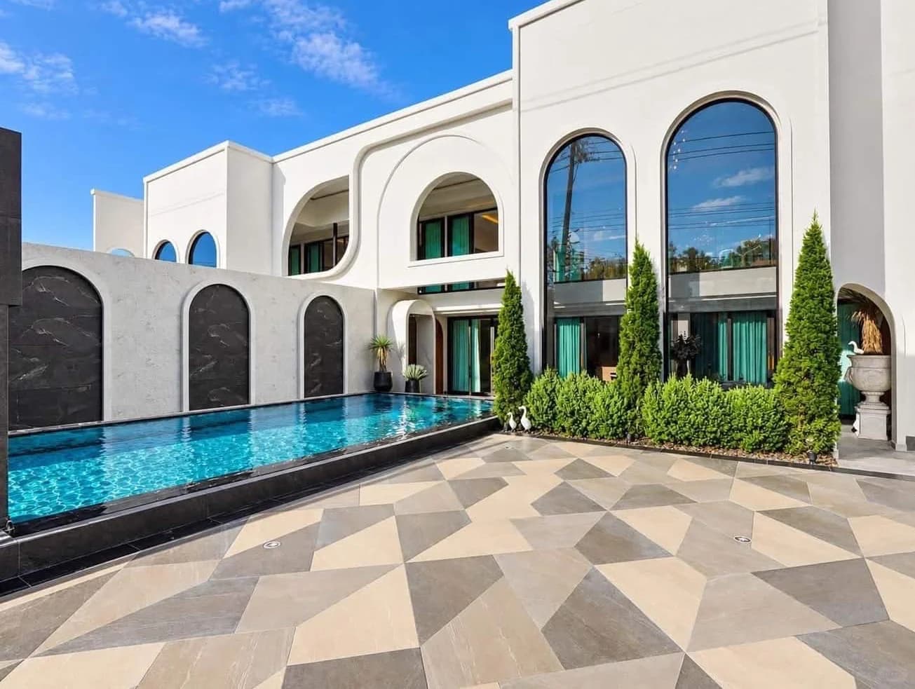 芭提雅豪华泳池别墅封面图