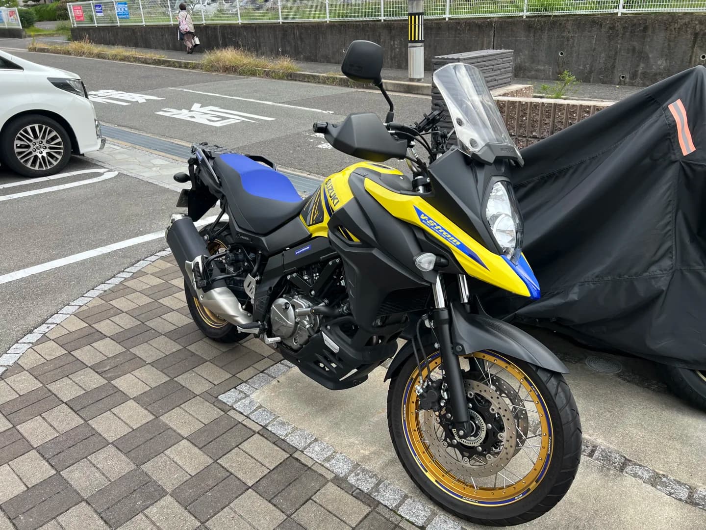 大阪出铃木v-storm650xt/DL650封面图
