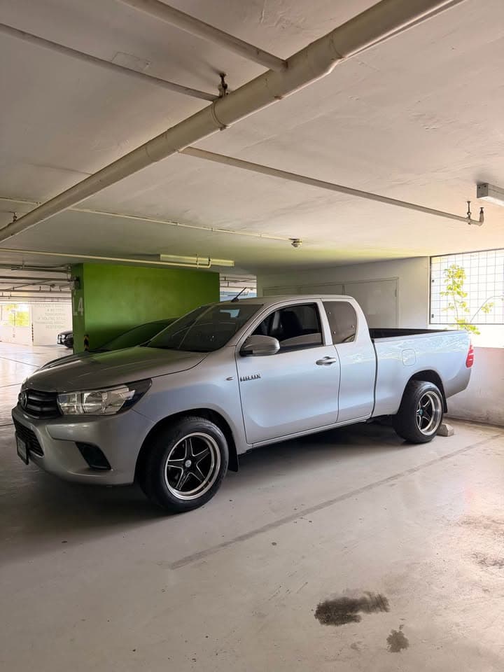 2017 Toyota Hilux REVO封面图