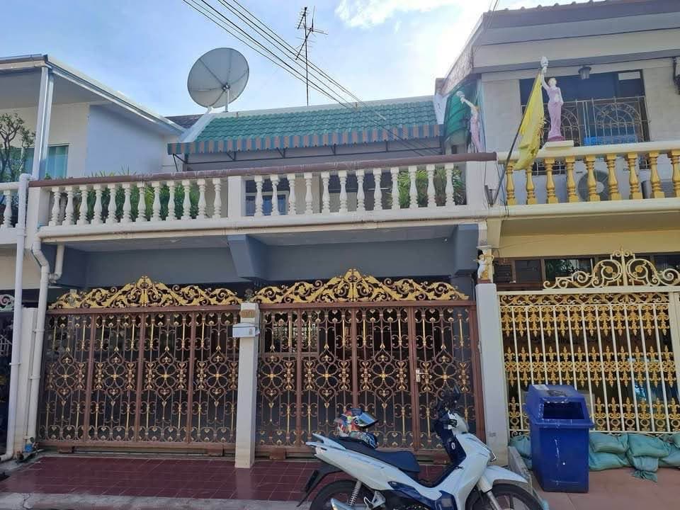 Two-story townhouse for rent, unfurnished.封面图