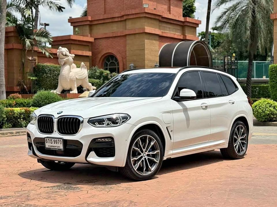 2021年宝马X3 xDrive30e M运动版，里程16万公里，售价82.8万泰铢封面图