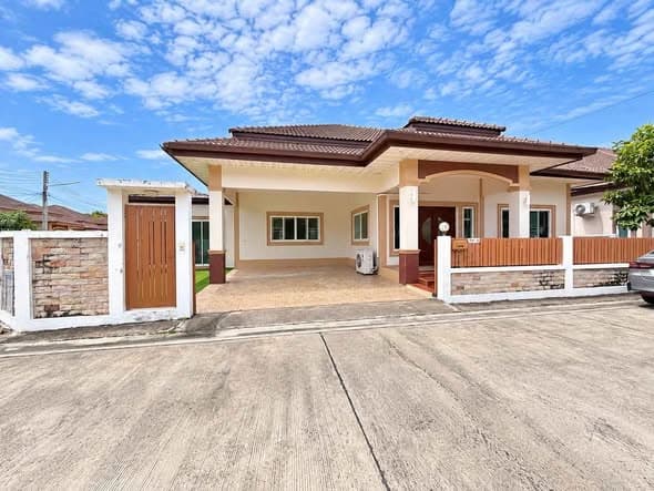 春武里Nongprue PMC4 Village独栋出租，4房3卫，月租35,000泰铢封面图