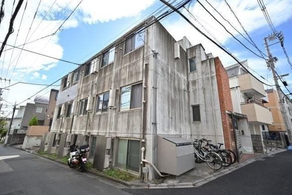 东京新宿曙桥站步行5分钟：1R带阁楼公寓，月租8.7万日元，外国人可租封面图