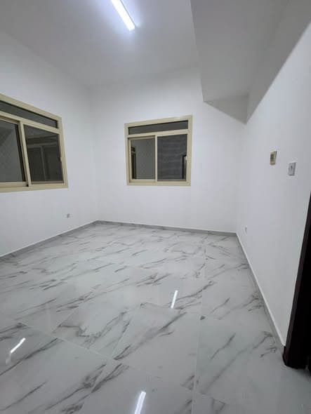 Muroor街29/31号全新装修别墅单间出租，月租2700，随时入住封面图