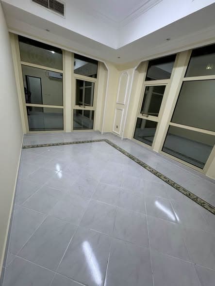 拉丹区Bain Al Jasrain一居室出租，月租4000含所有费用，一楼即住封面图