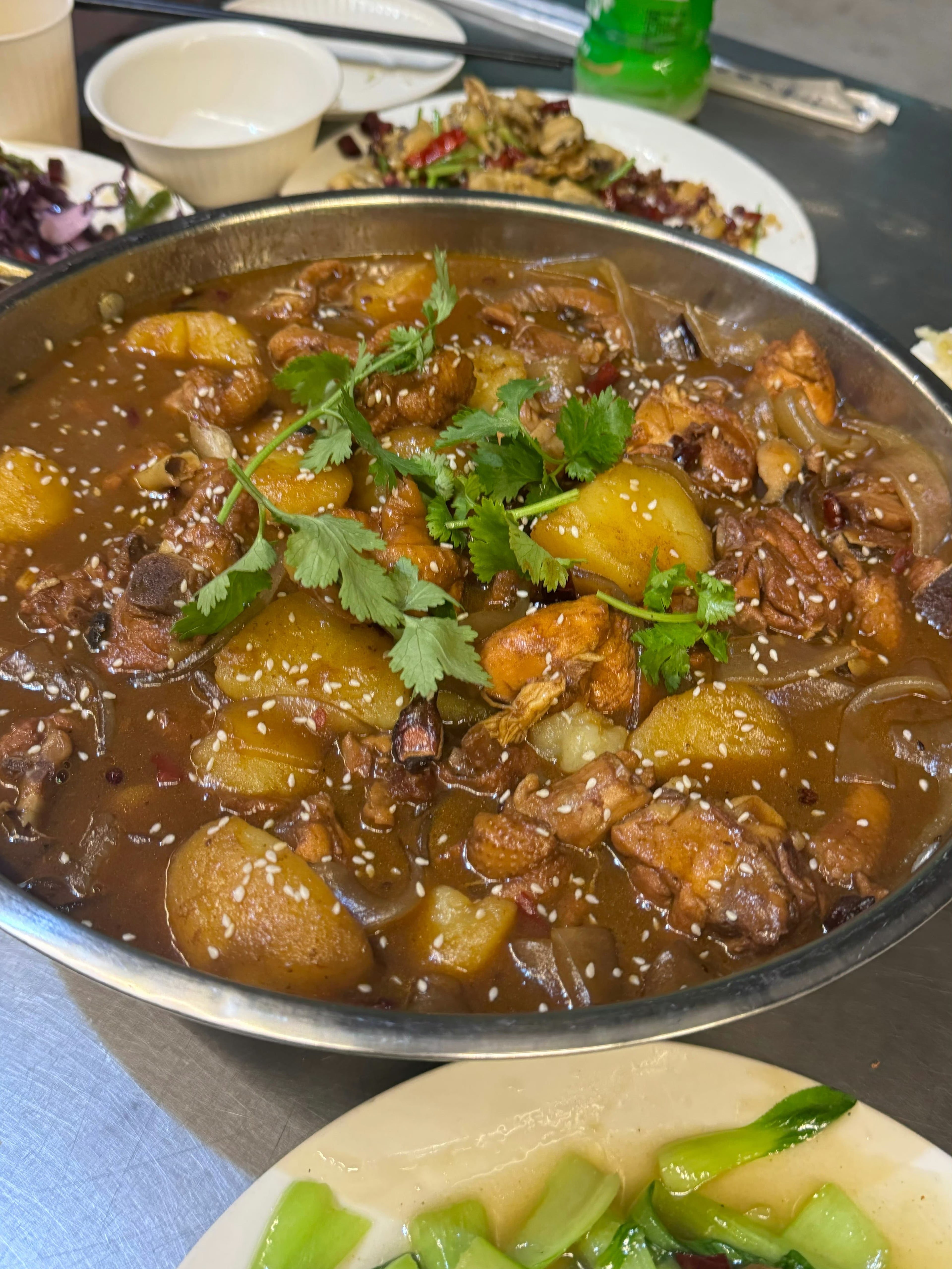 谁懂啊！这锅土豆鸡炖得我直接干了三碗饭…香到邻居敲门问是不是在炒菜
